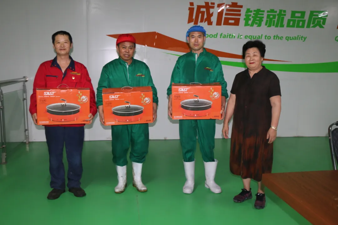 青岛雨燕直播食品有限公司八一建军节慰问活动
